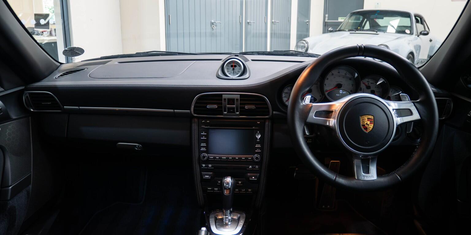 Porsche 911 view 21