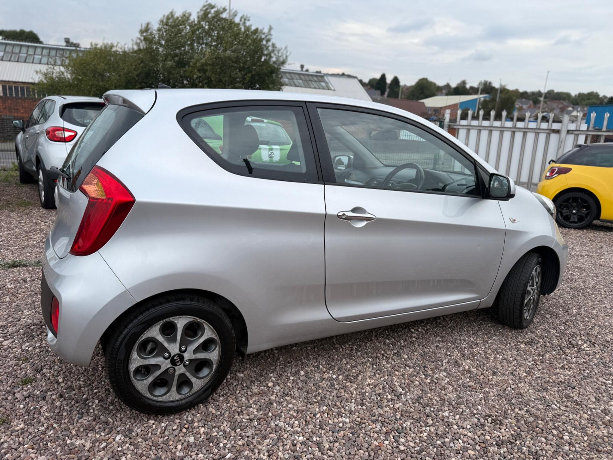 Kia Picanto view 9