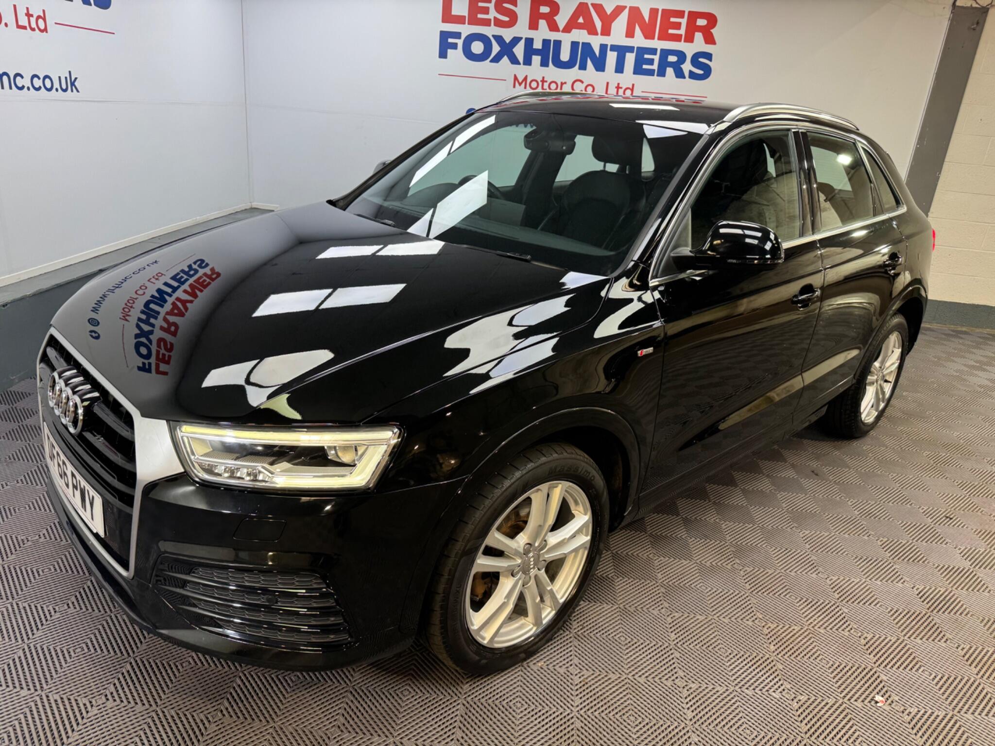 Audi Q3 view 23