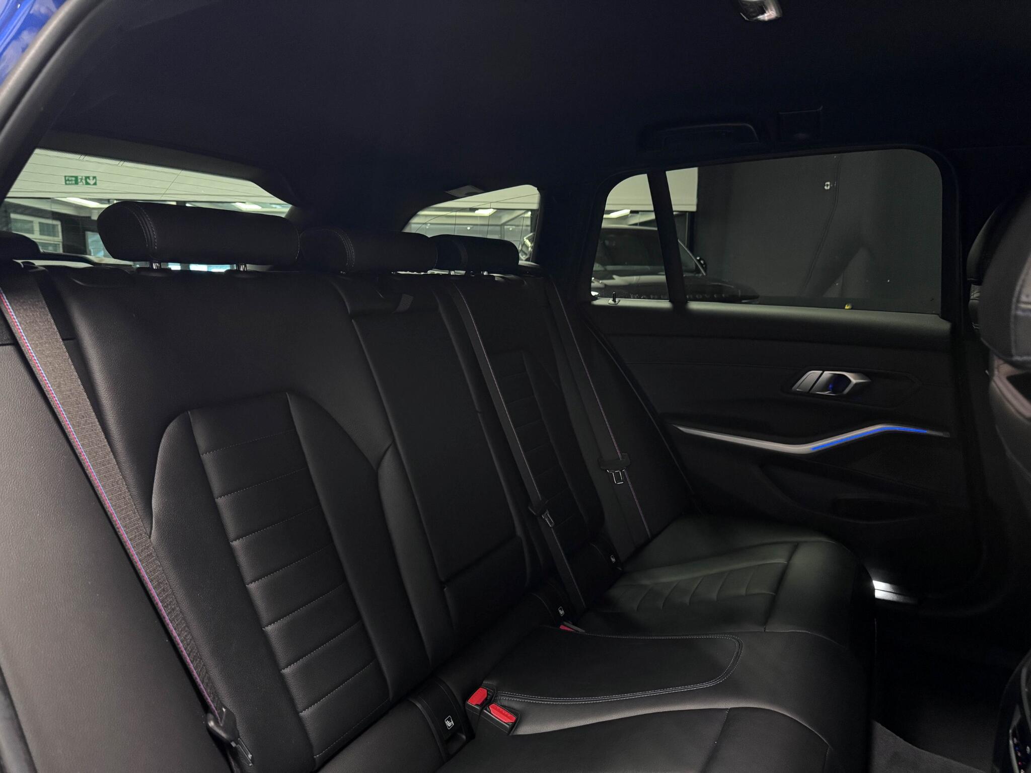 BMW 3 Series view 24