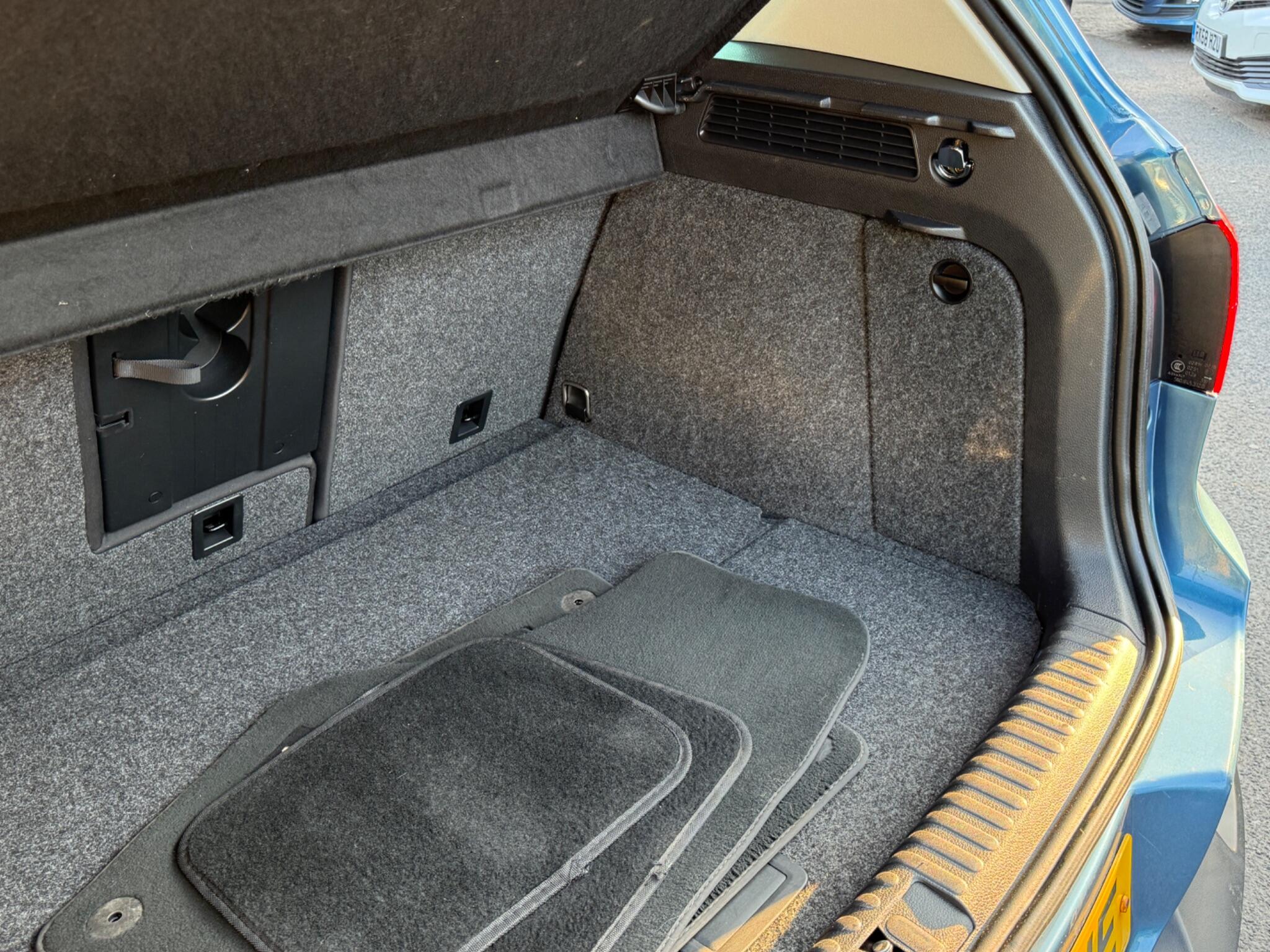 Volkswagen Tiguan - Image 49