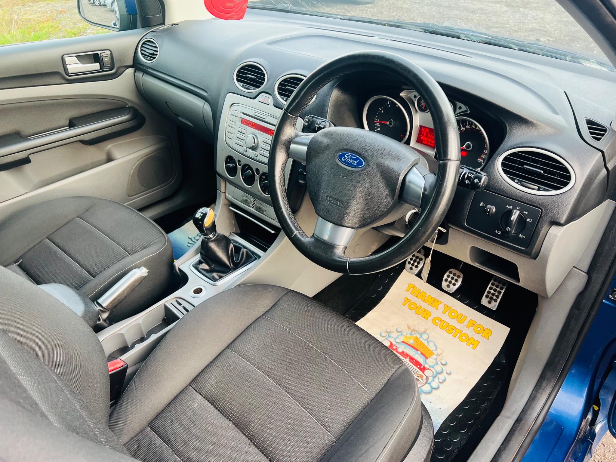 2009 Ford Focus image 18