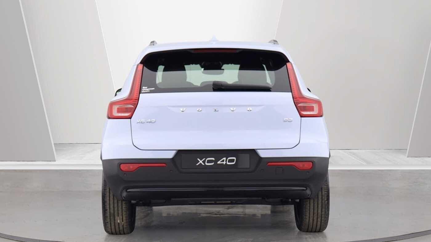 Volvo XC40 view 8