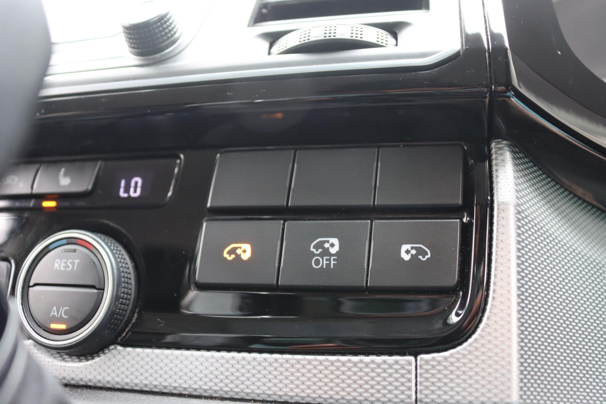 Volkswagen Caravelle view 42