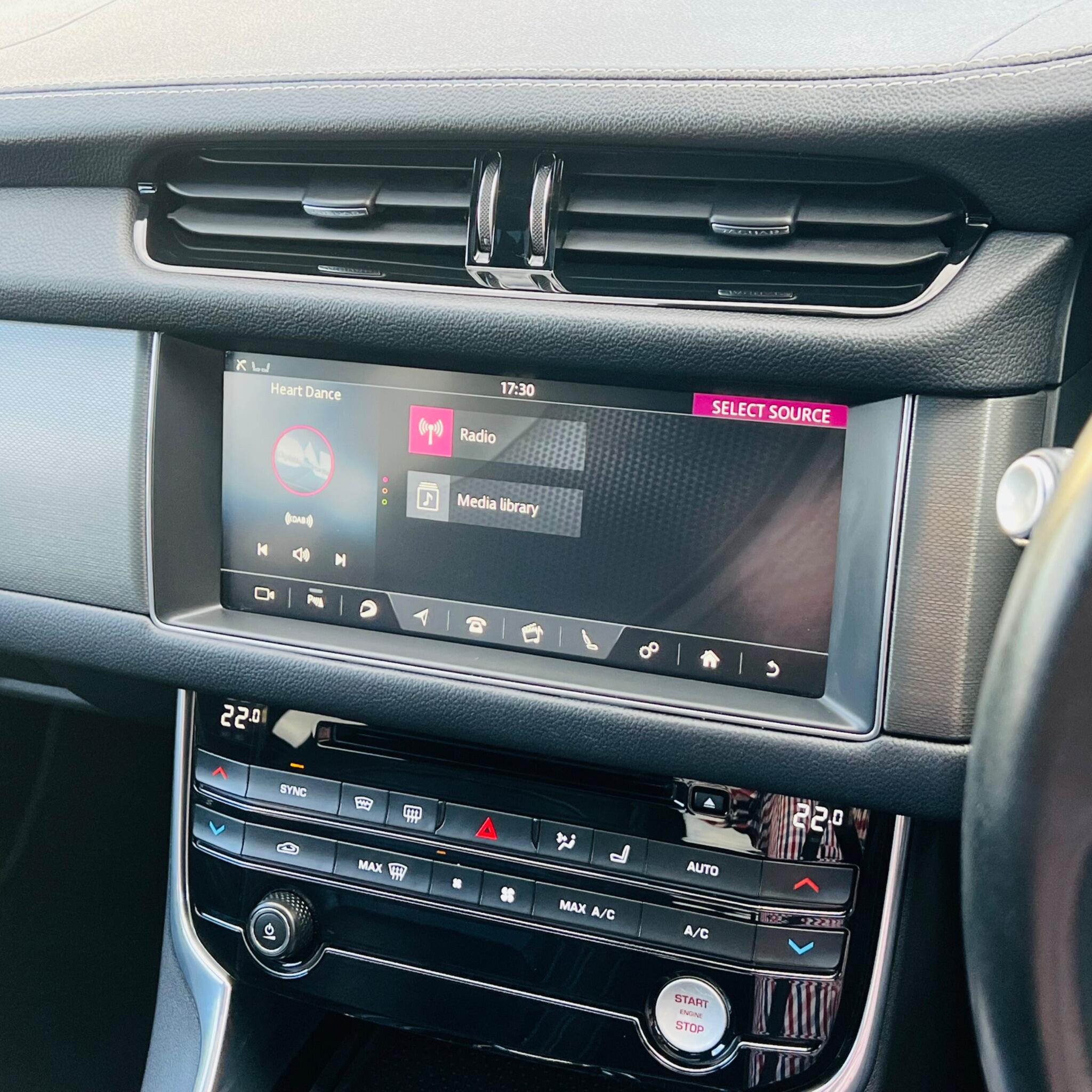 Jaguar XF view 21