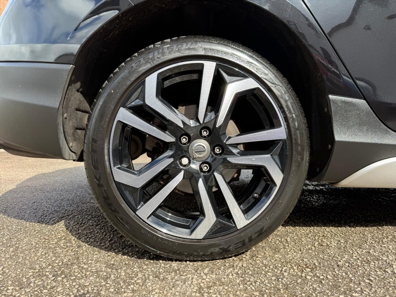 Volvo V40 Cross Country view 36