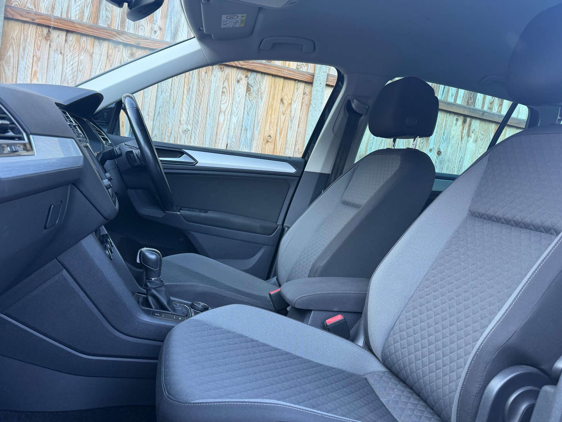 Volkswagen Tiguan view 14