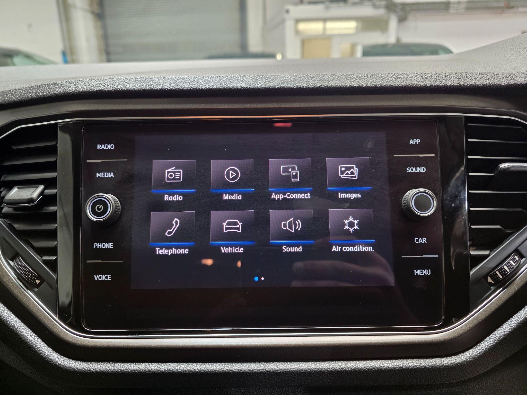 Volkswagen T-Roc view 7