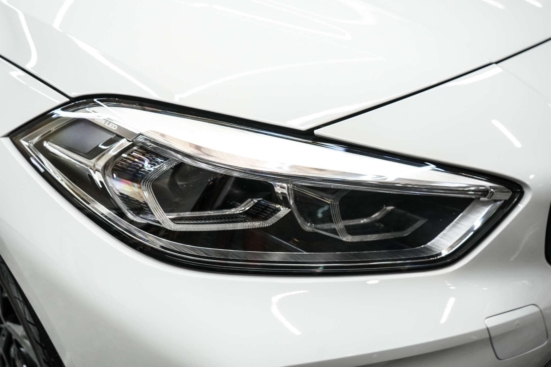BMW 1 Series view 6