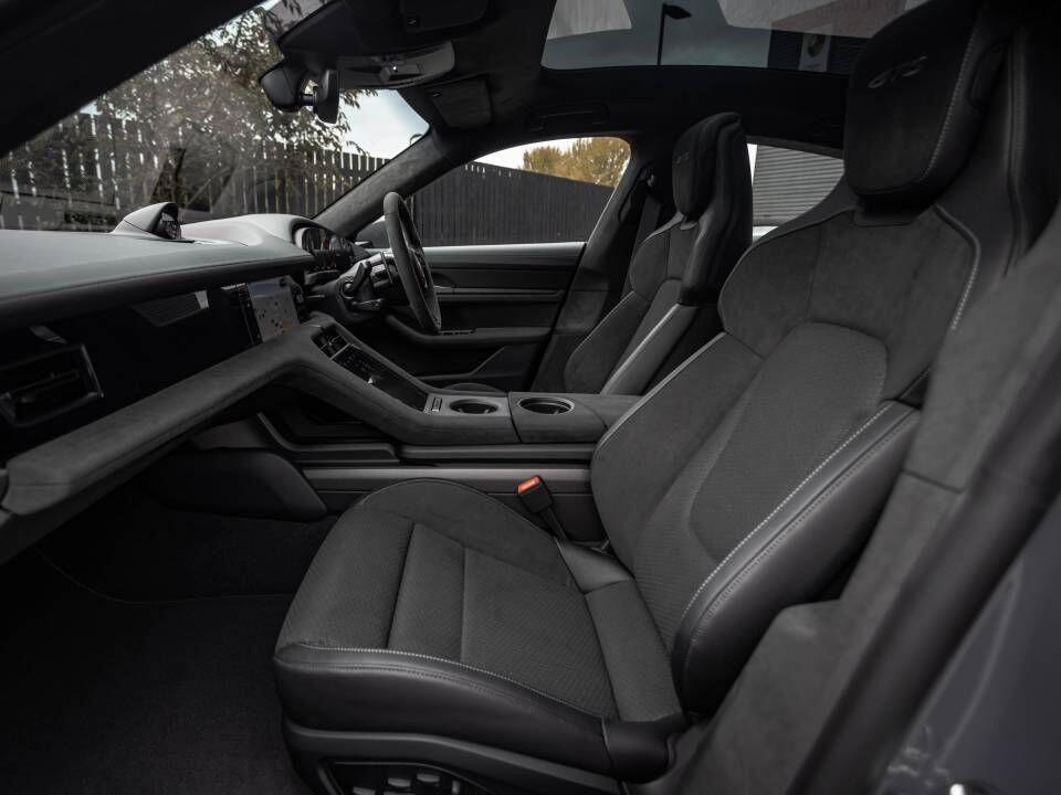 Porsche Taycan view 65