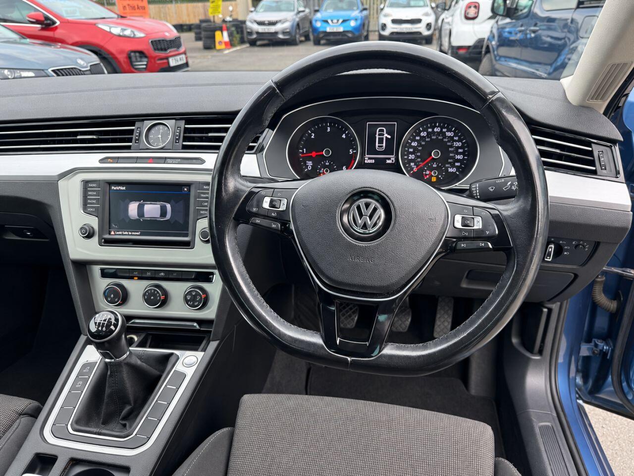 Volkswagen Passat view 2