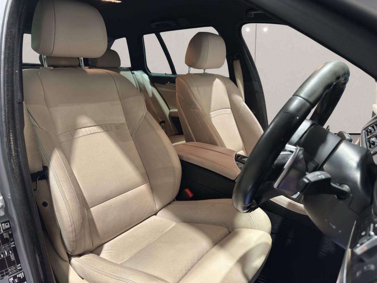 BMW 5 Series view 10