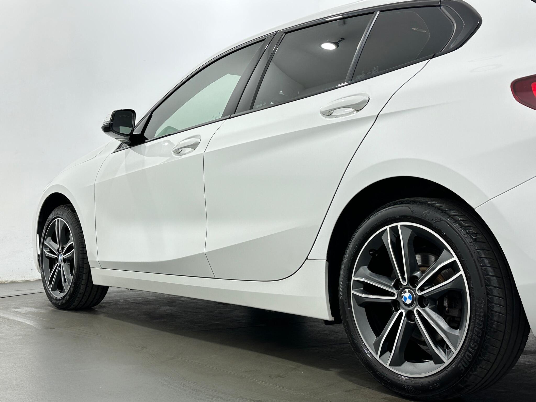 BMW 1 Series view 50
