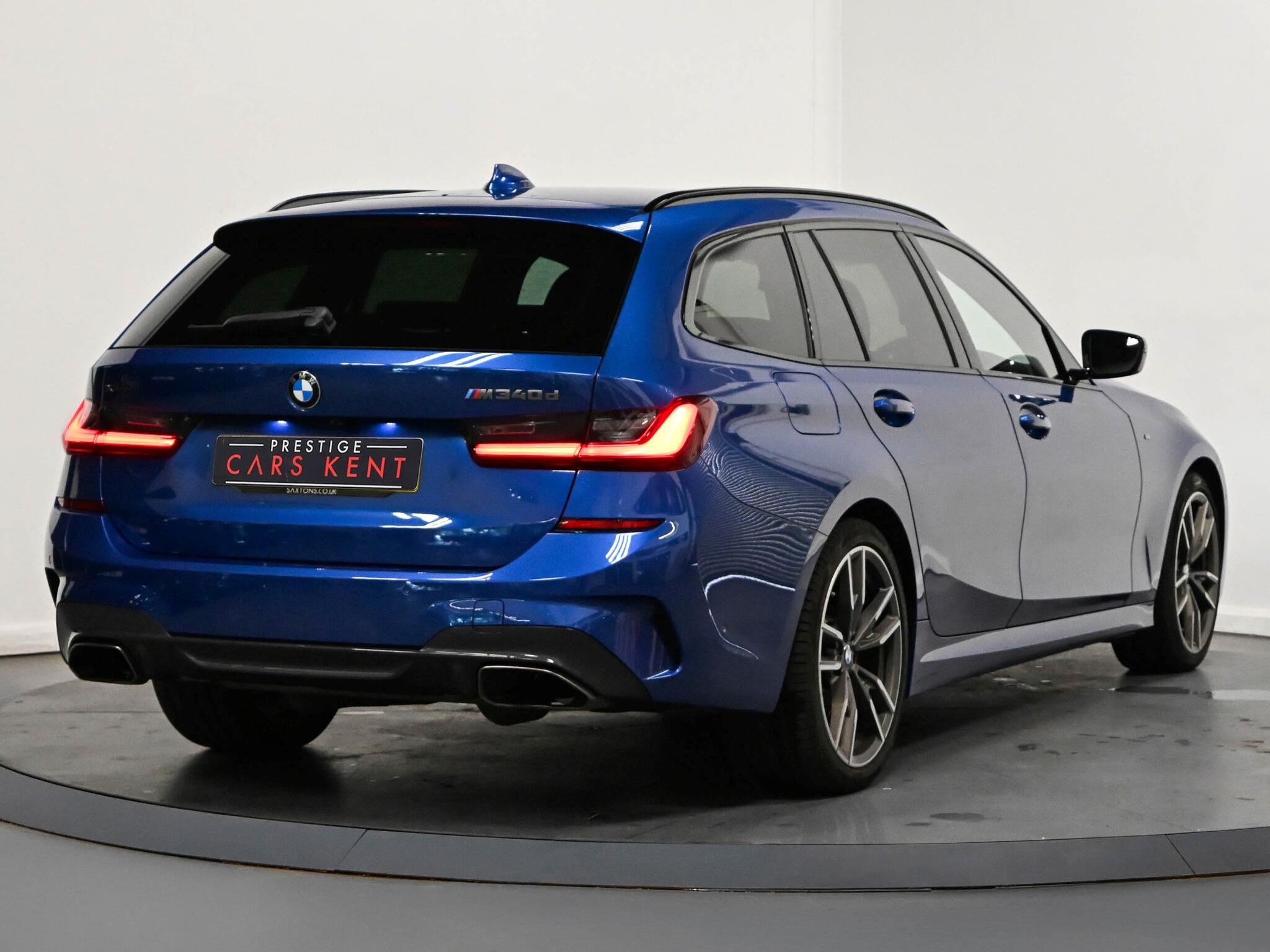 BMW 3 Series view 19