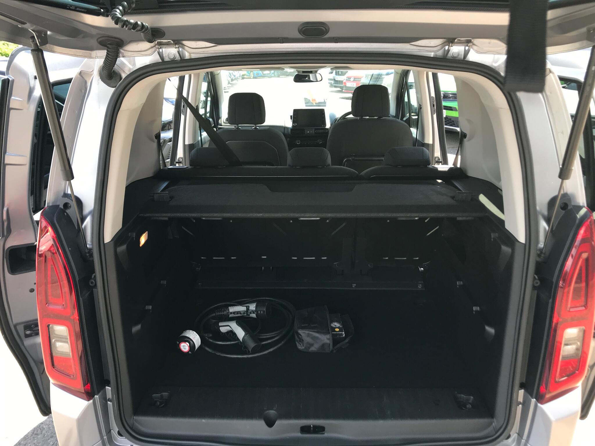 Vauxhall Combo Life Electric view 9