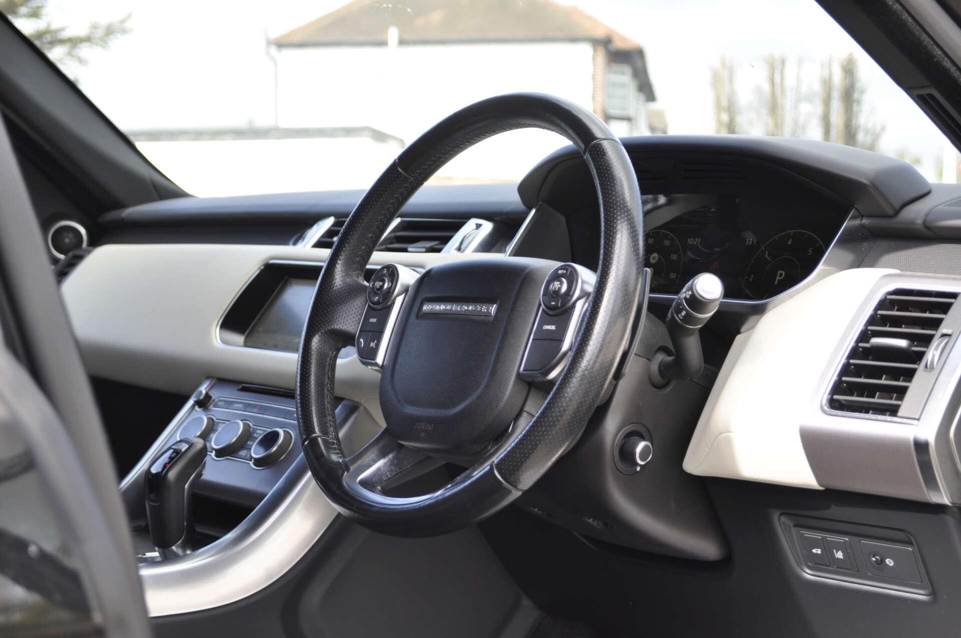 Land Rover Range Rover Sport view 8