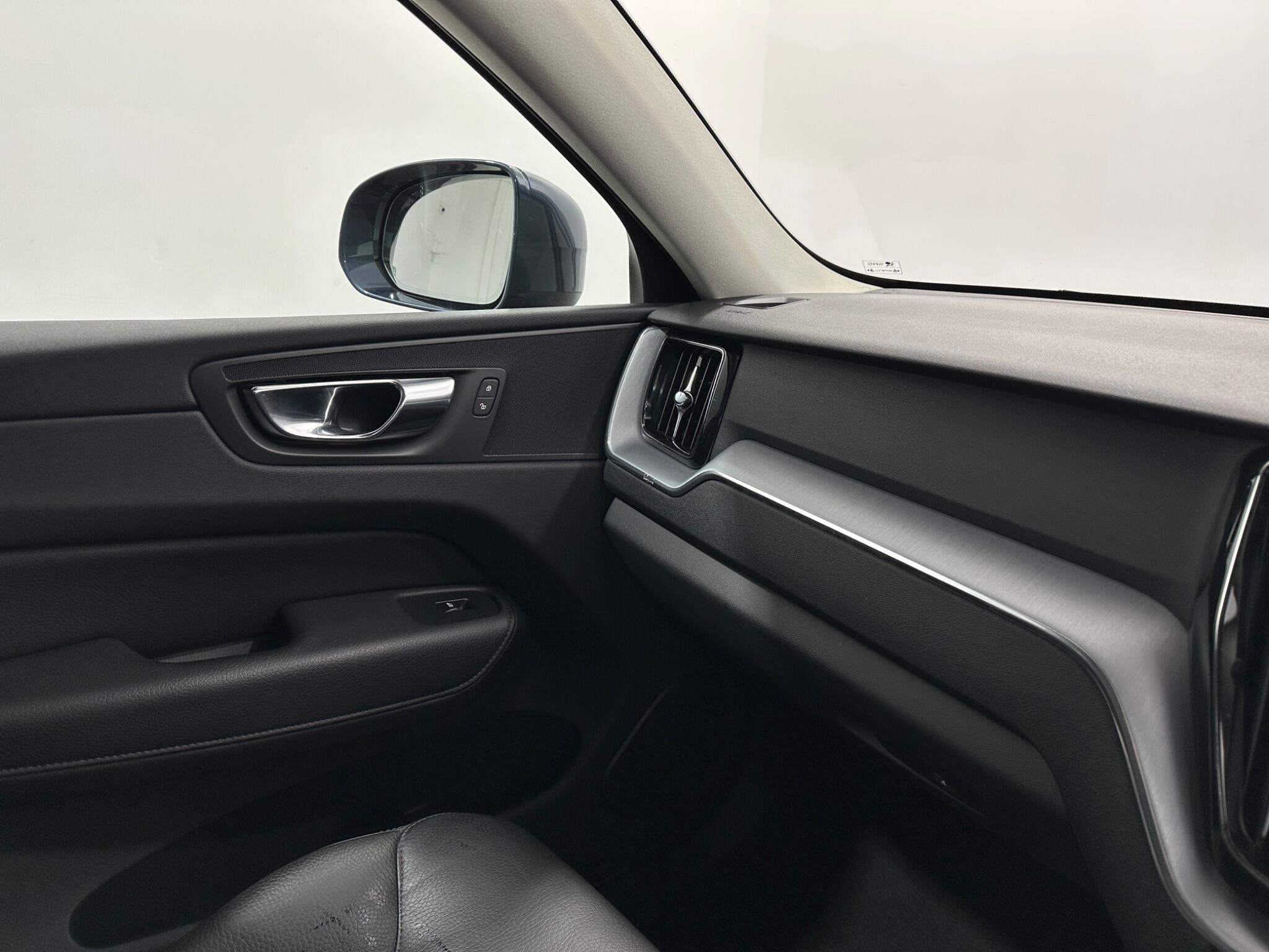 Volvo XC60 view 27