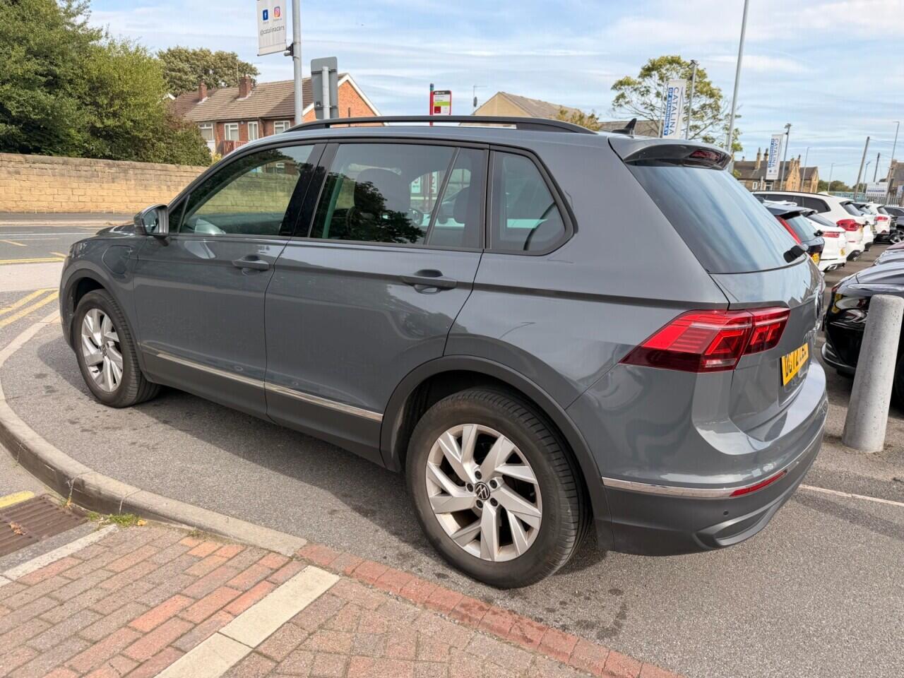Volkswagen Tiguan view 6