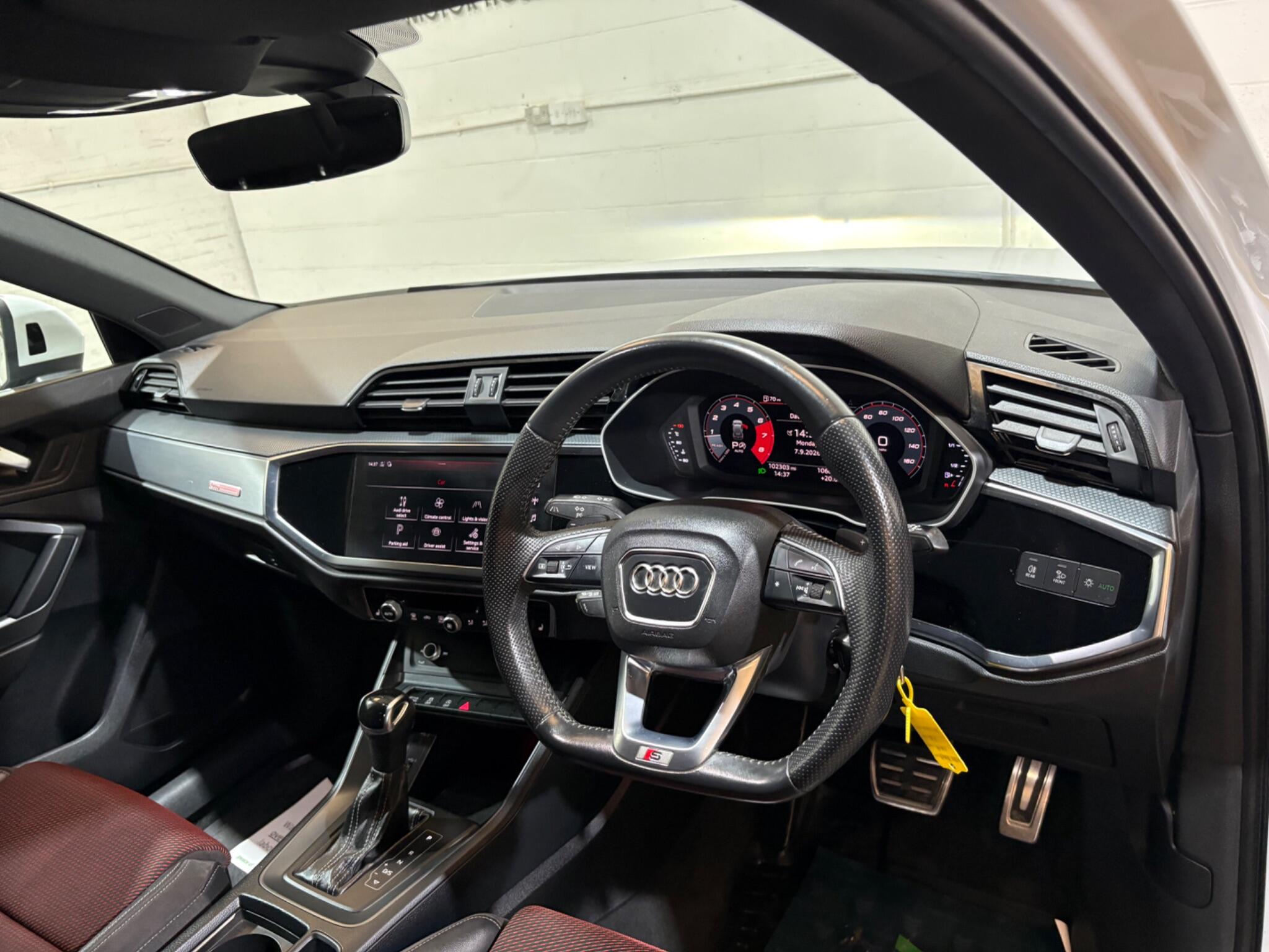 Audi Q3 view 19
