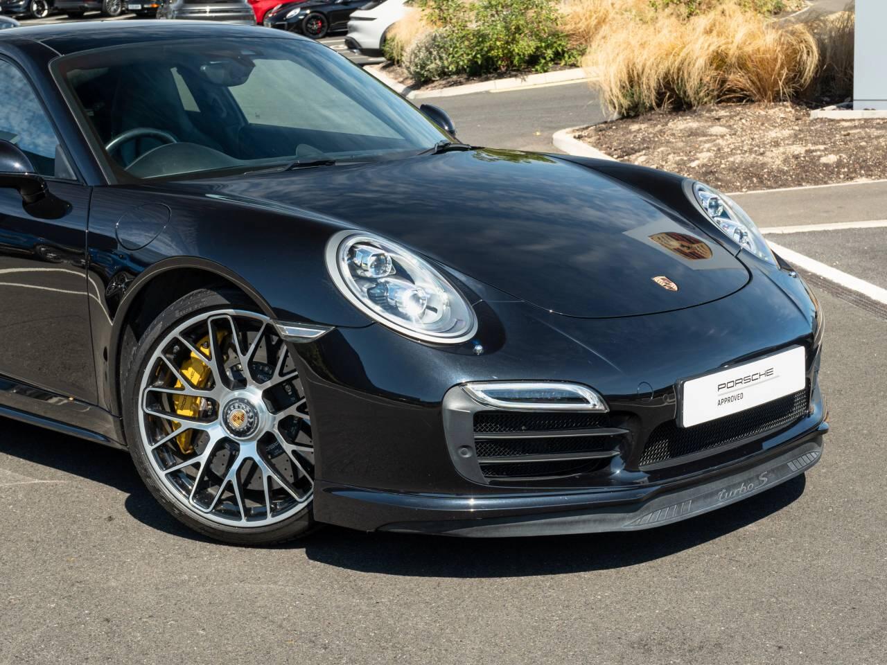 Porsche 911 view 15