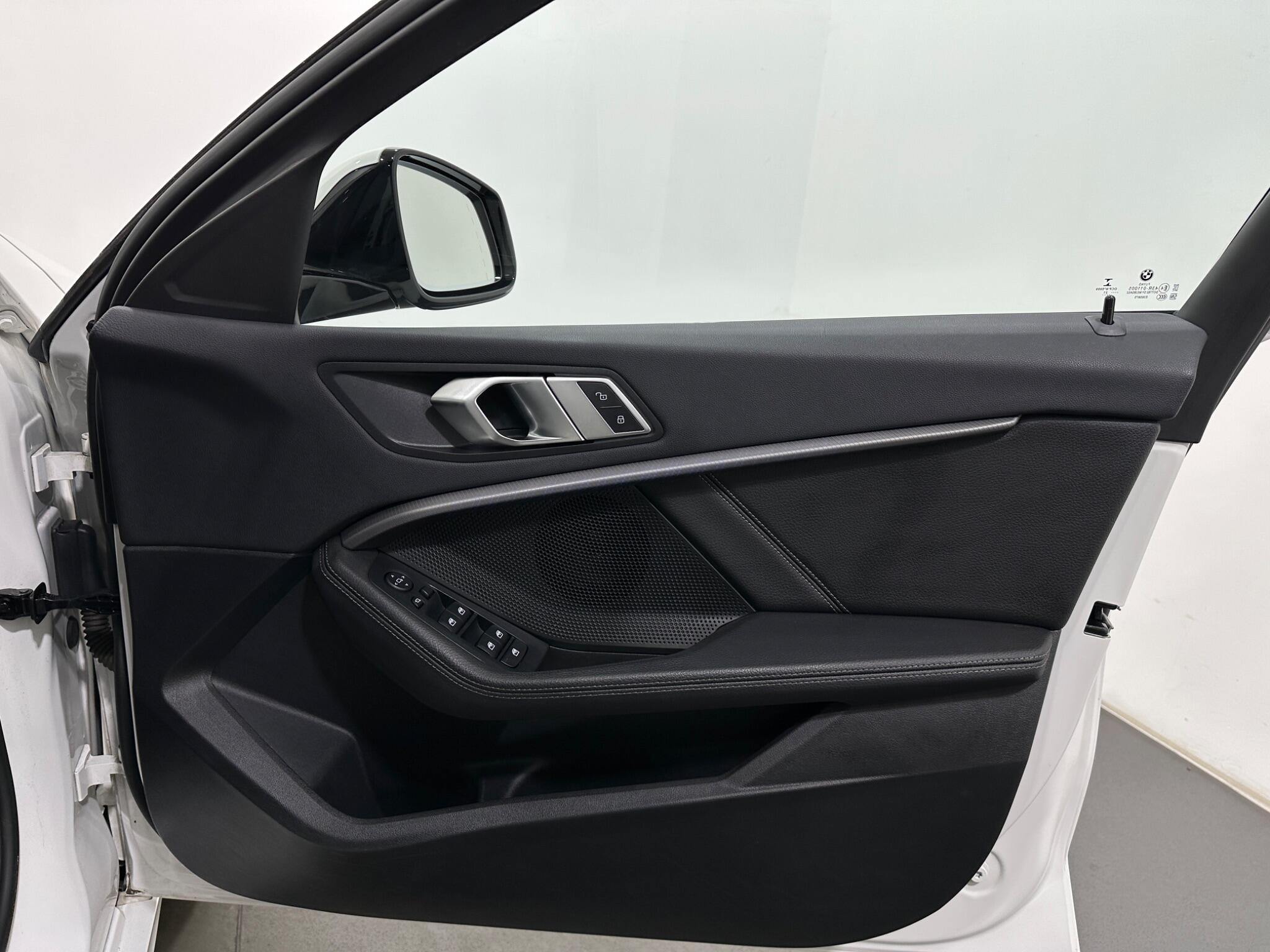 BMW 1 Series view 35