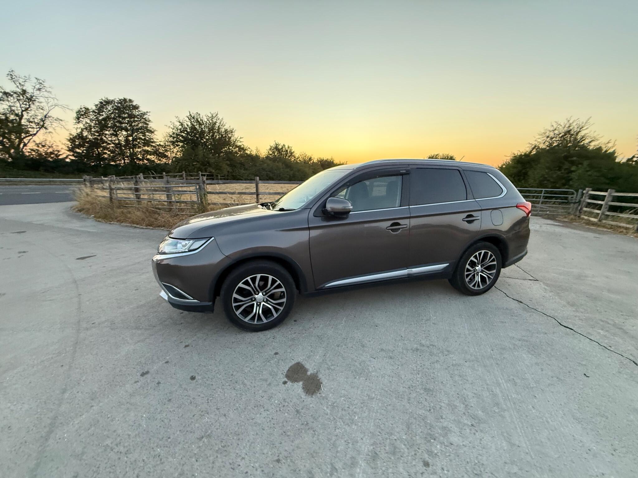 Mitsubishi Outlander 2.2 DI-D GX3 SUV 5dr Diesel Manual 4WD Euro 6 (s/s) (147 ps) — photo 11 of 90