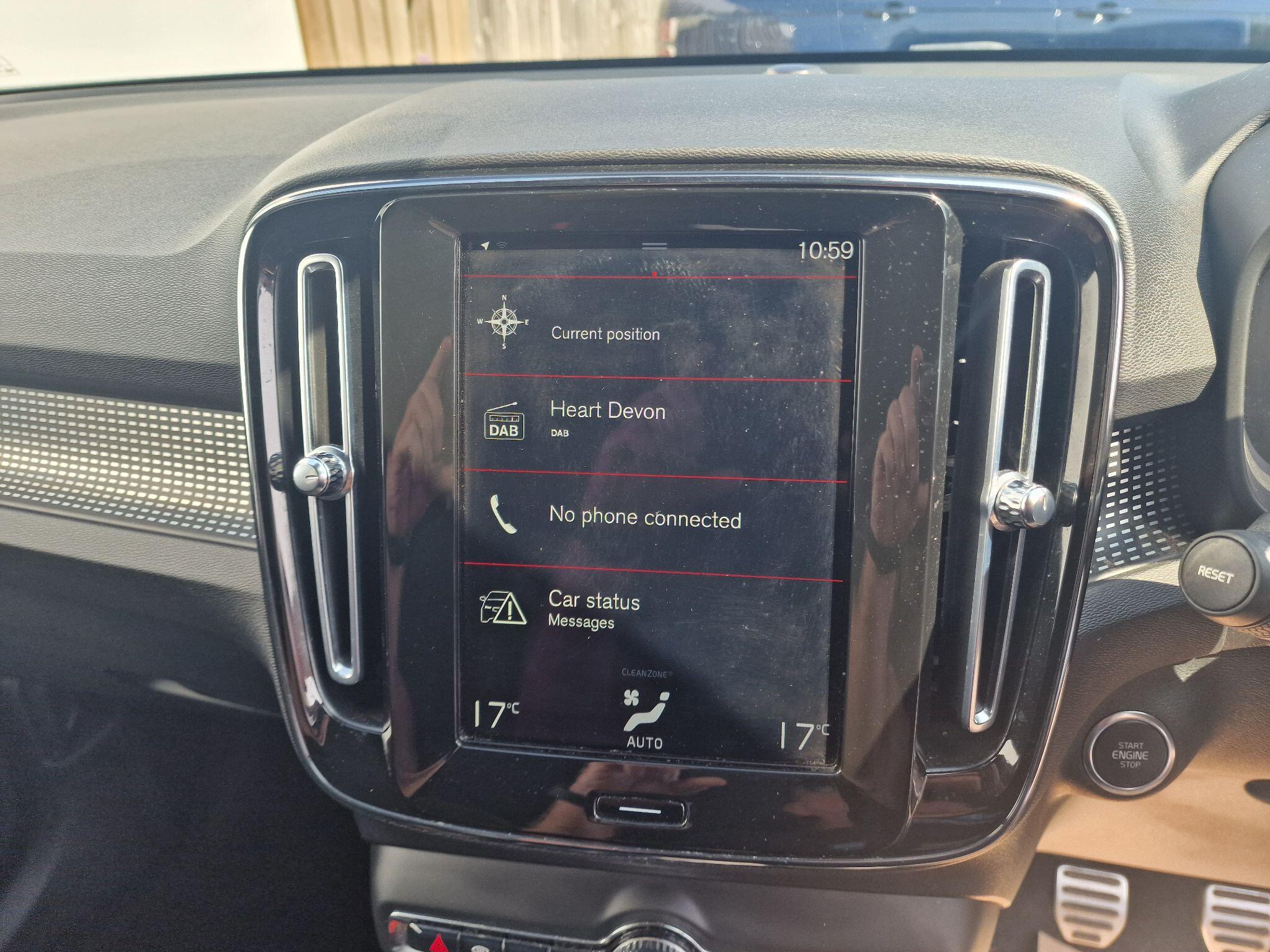 Volvo XC40 view 21