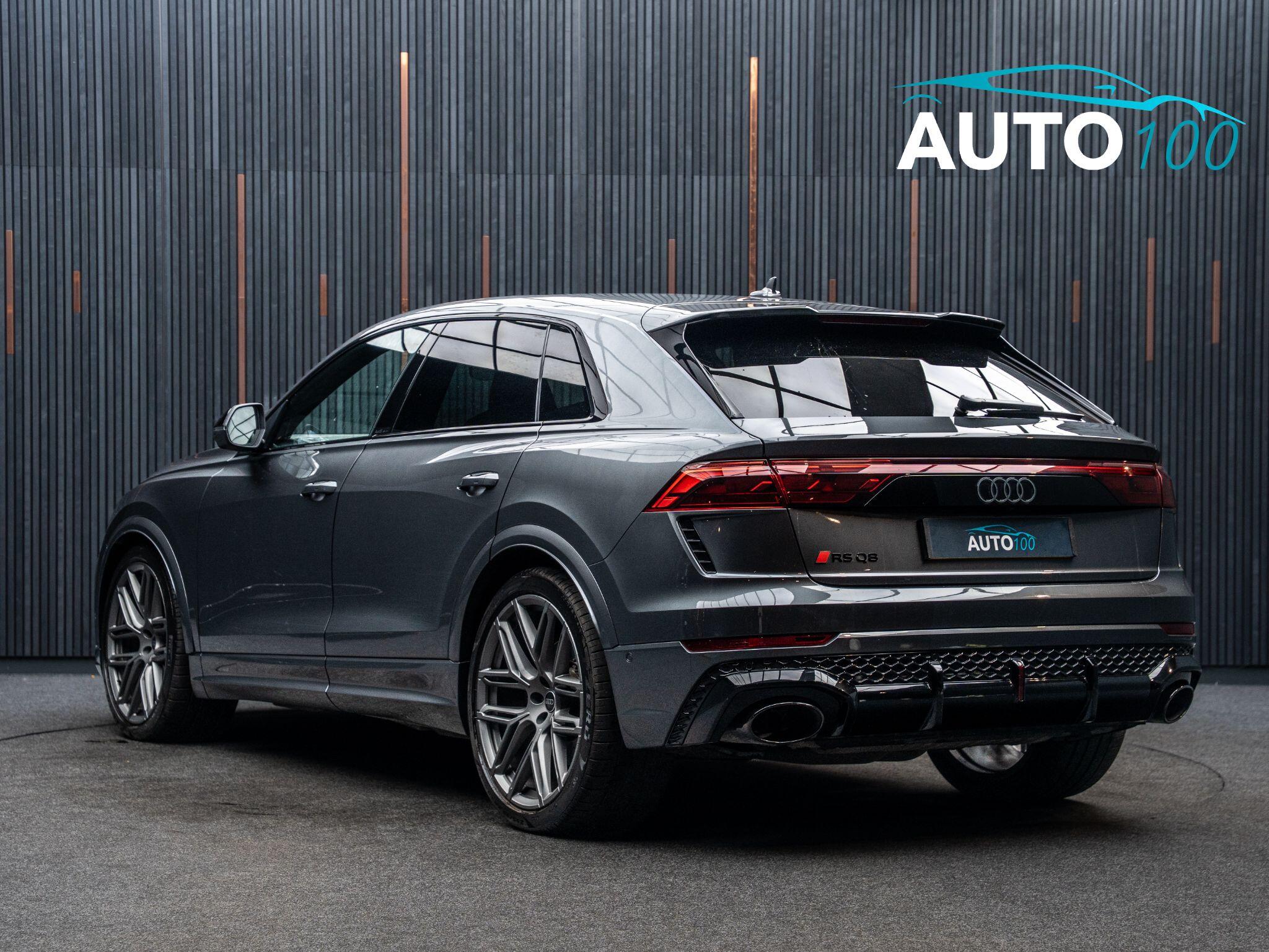 Audi RS Q8 view 3