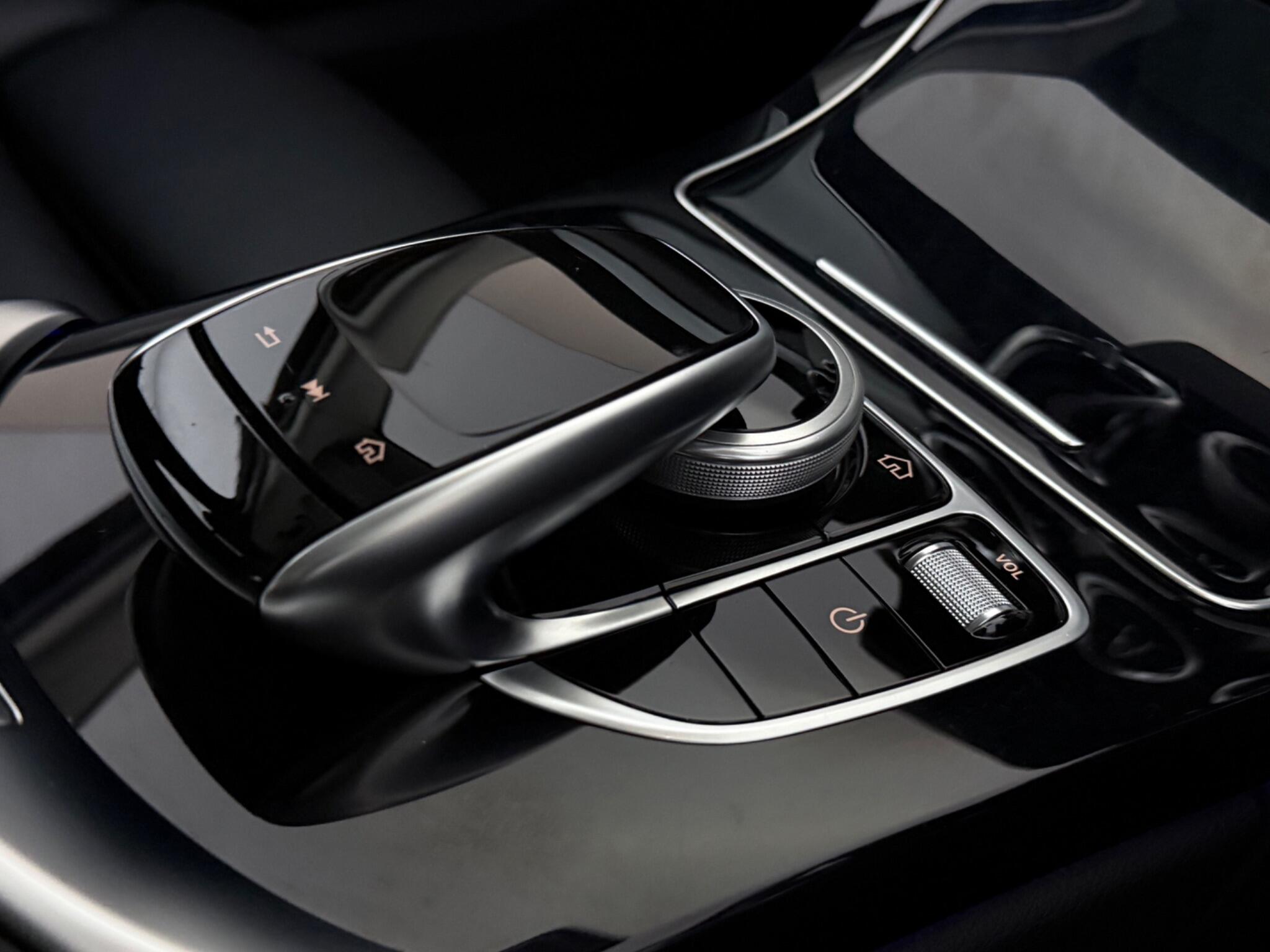 Mercedes-Benz C-Class view 22