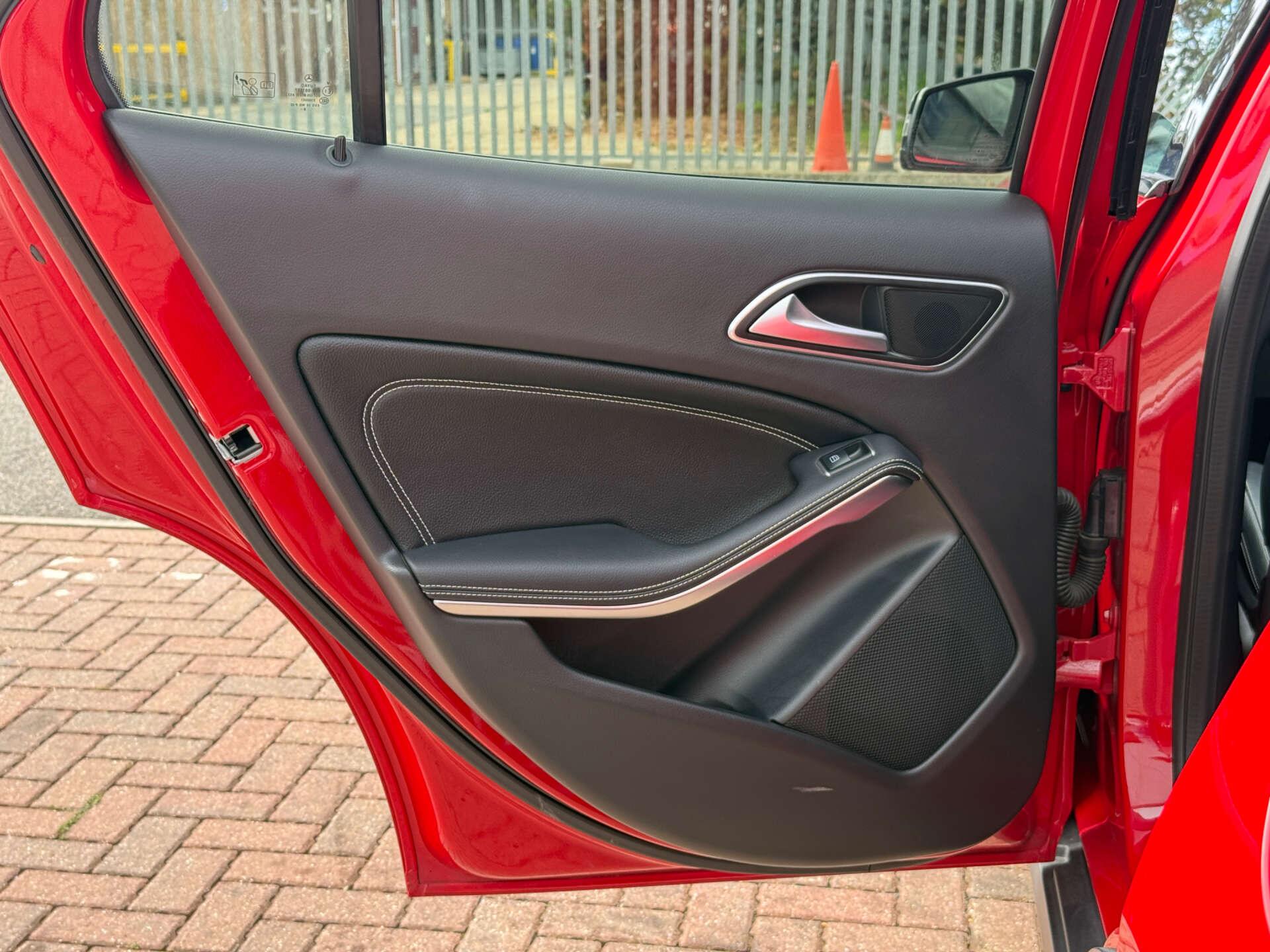 Mercedes-Benz GLA view 34