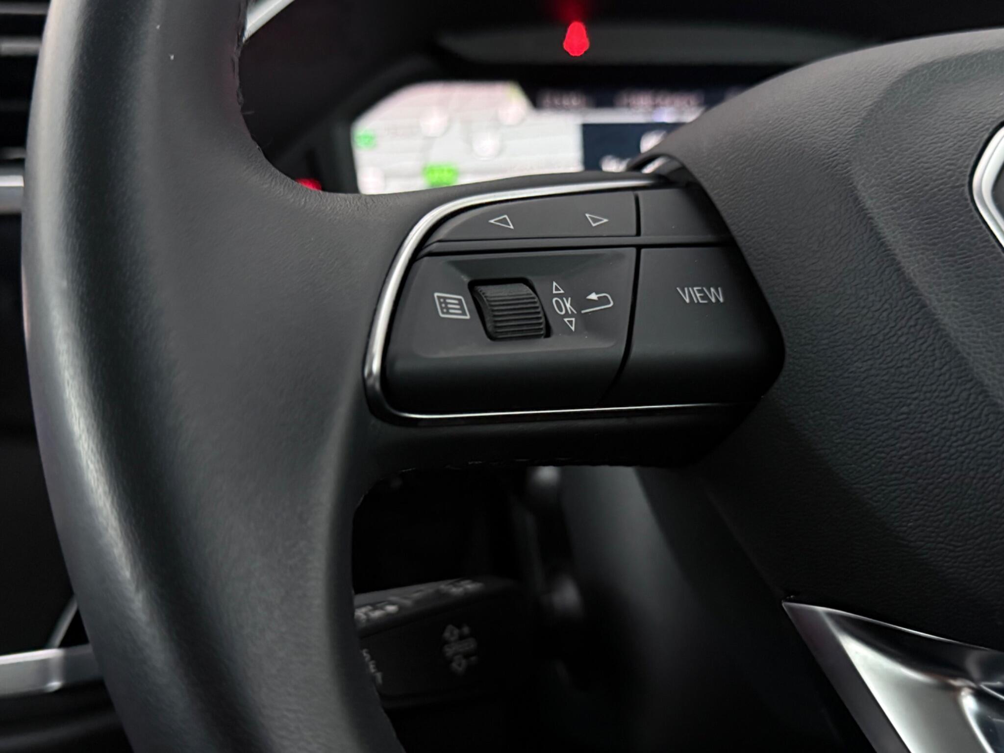 Audi Q3 view 15
