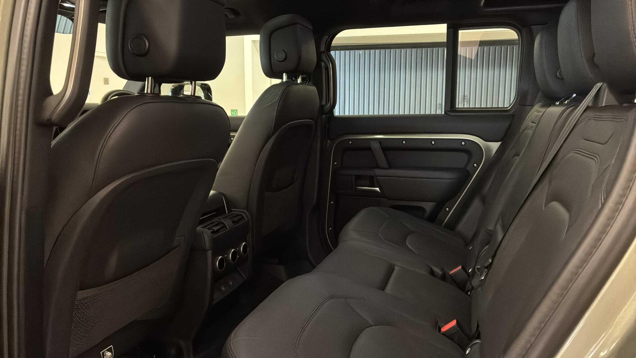 Land Rover Defender view 4