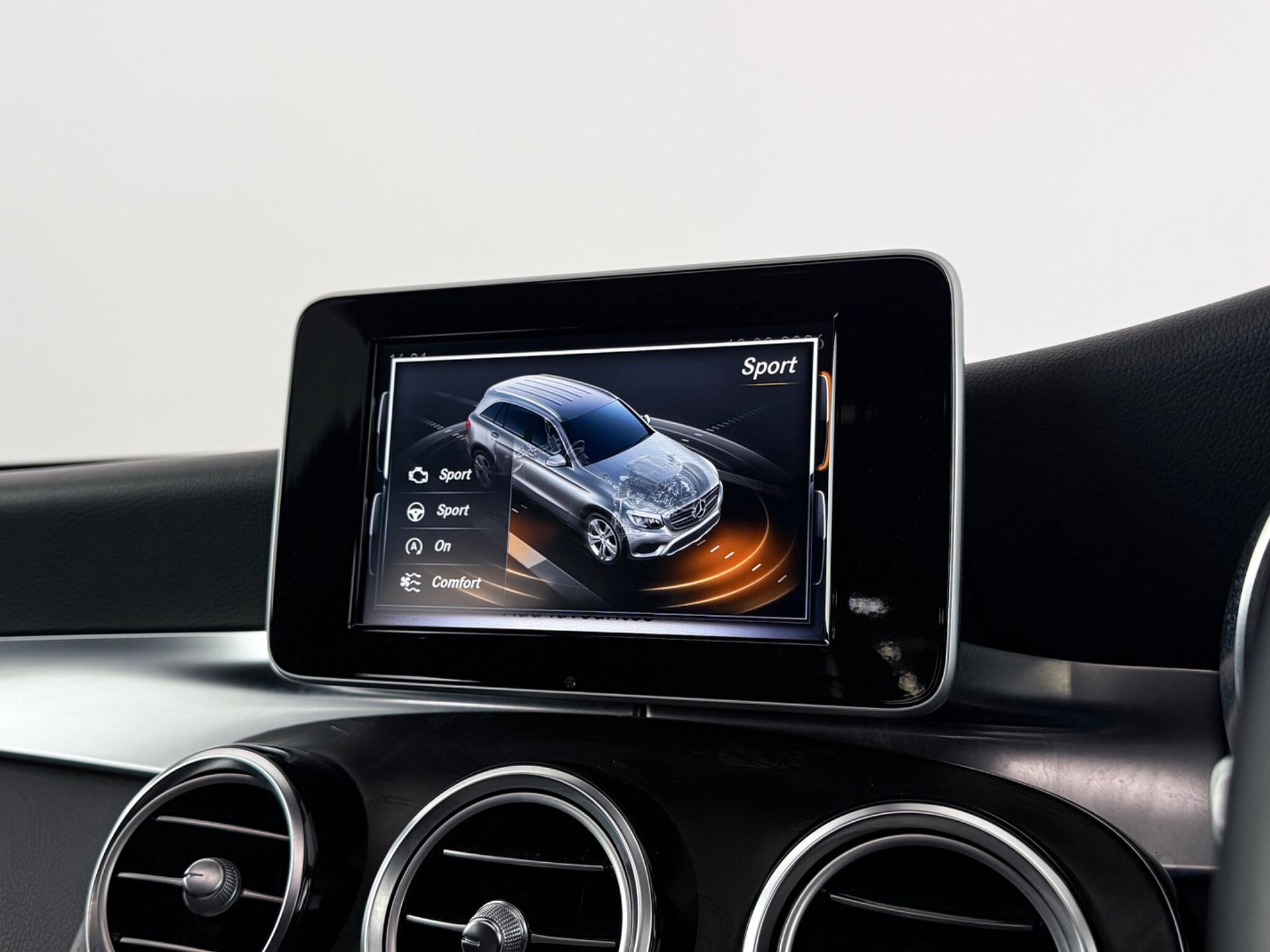Mercedes-Benz GLC view 28