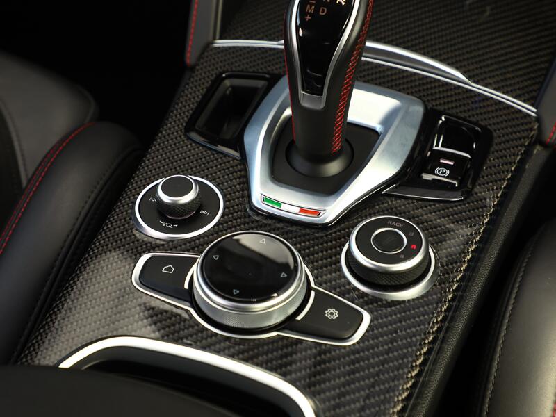 Alfa Romeo Stelvio view 12
