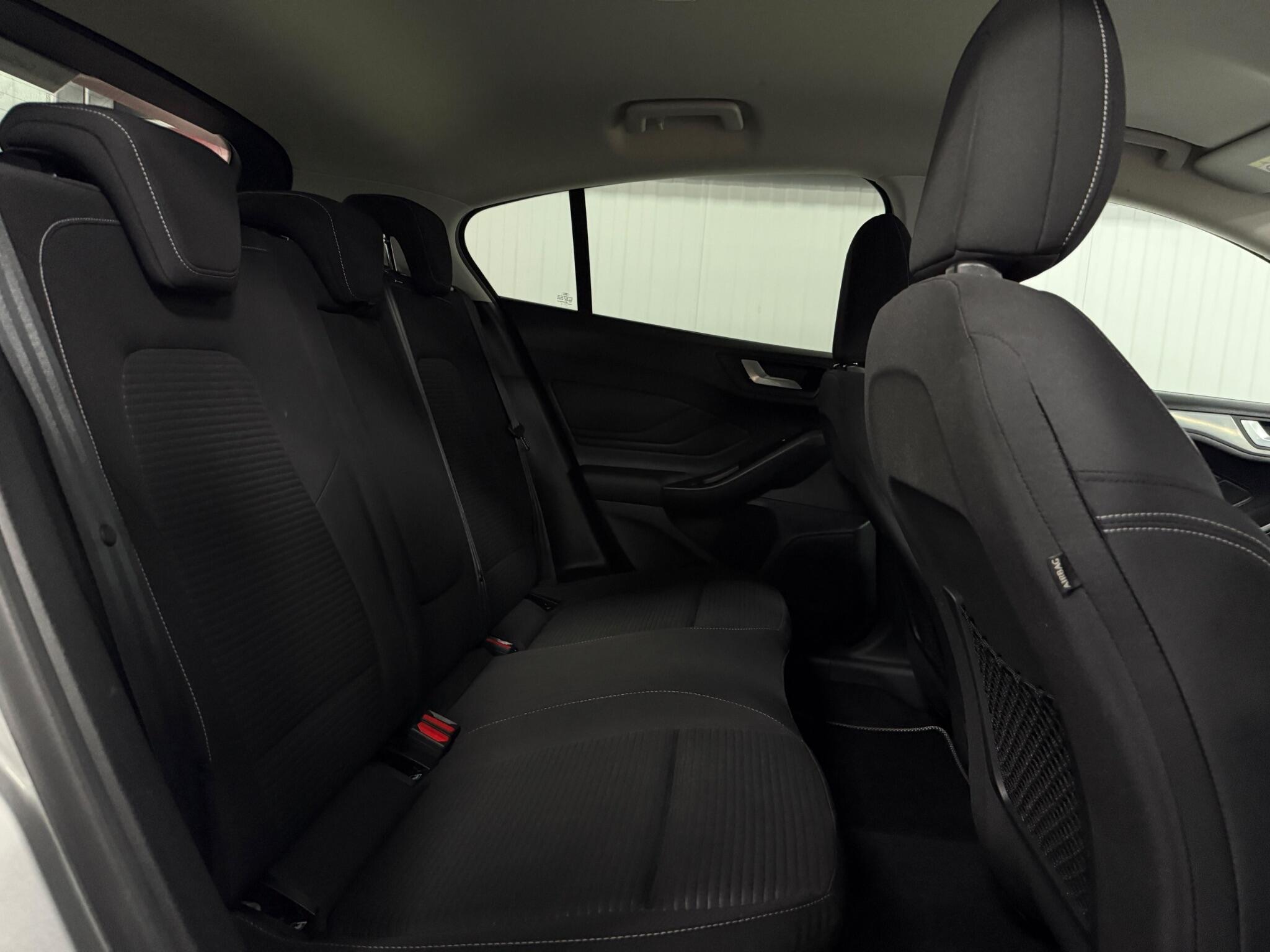 Ford Focus view 24