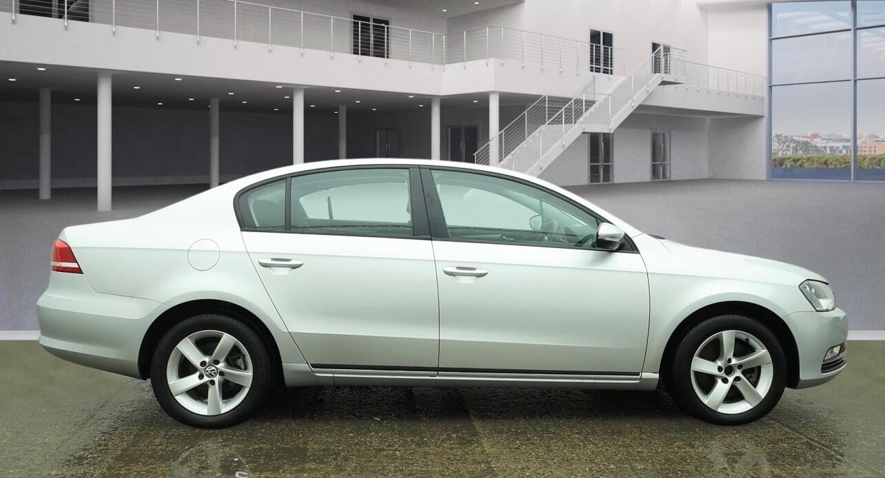 Volkswagen Passat view 5