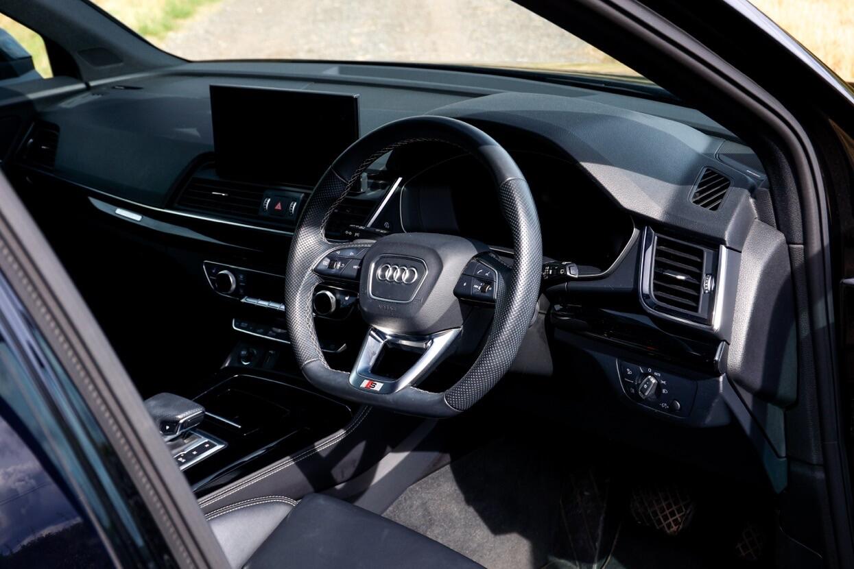 Audi Q5 view 8