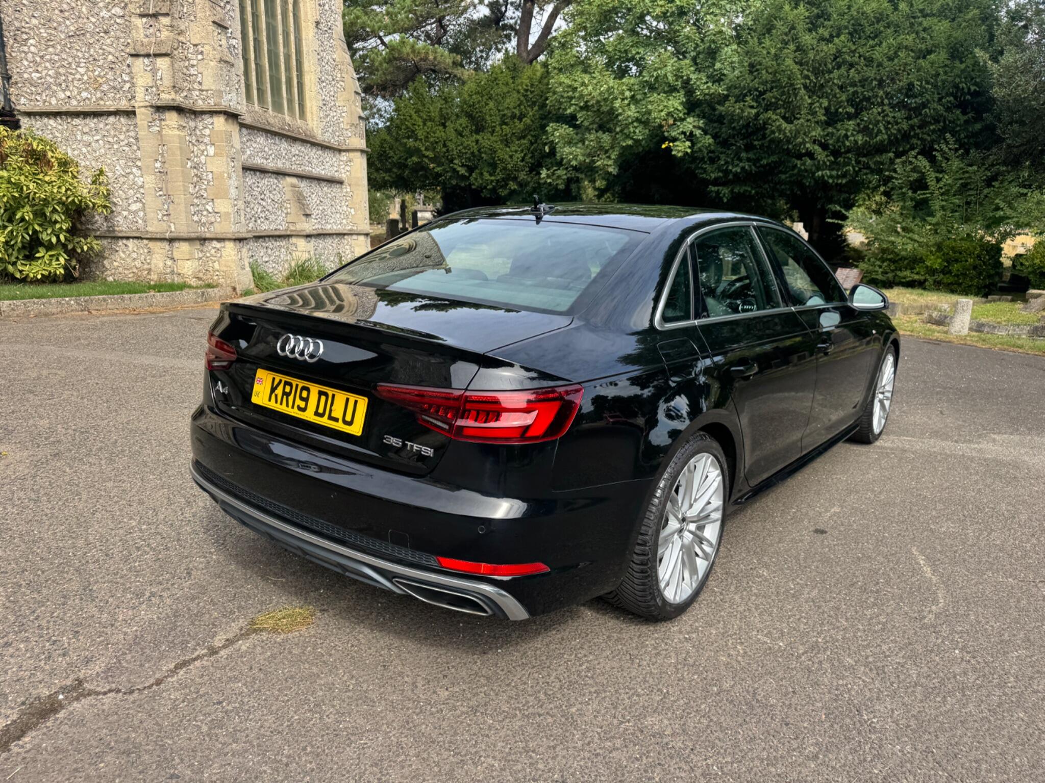 Audi A4 view 22