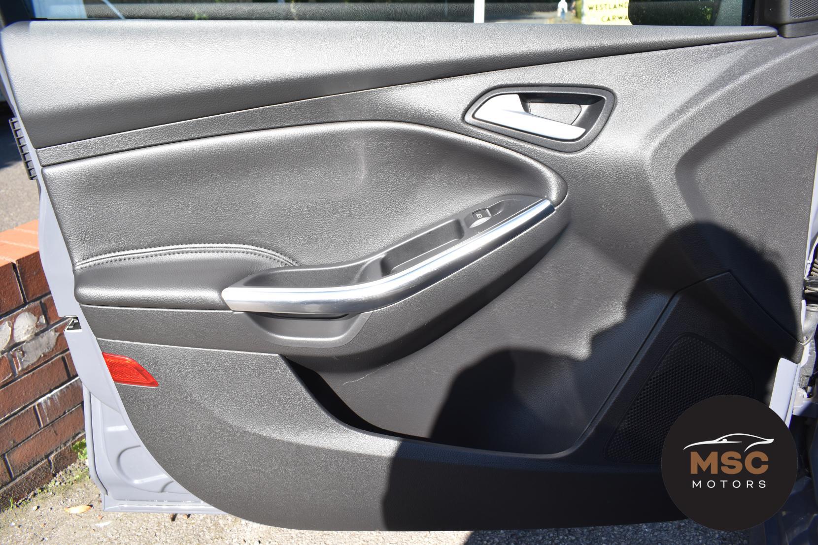 Ford Focus view 61