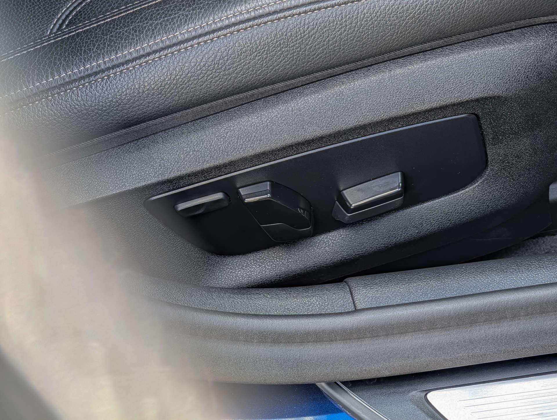BMW 5 Series view 25