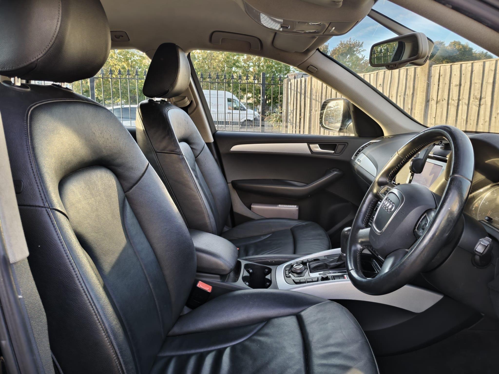 Audi Q5 view 10