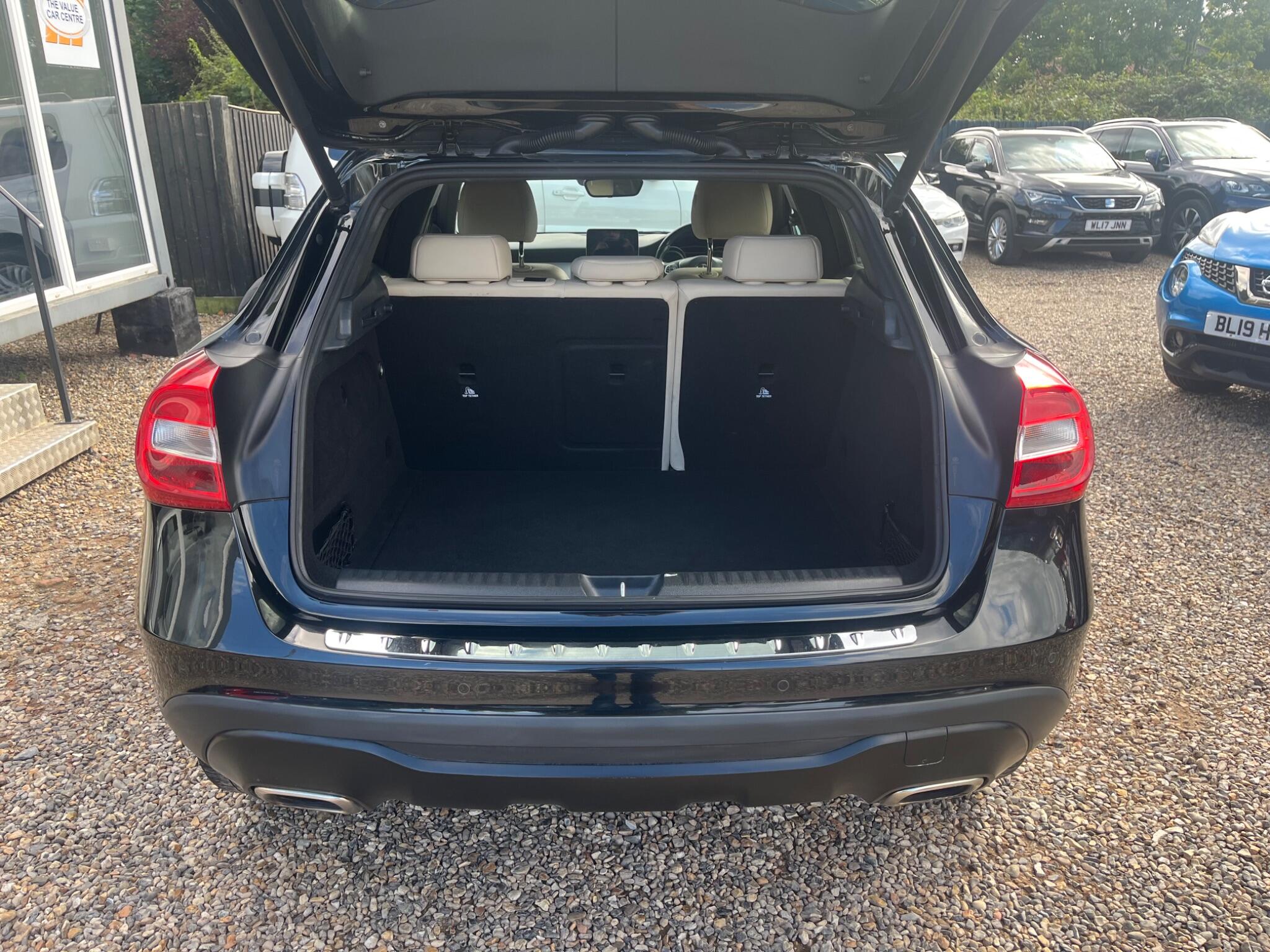 Mercedes-Benz GLA view 6