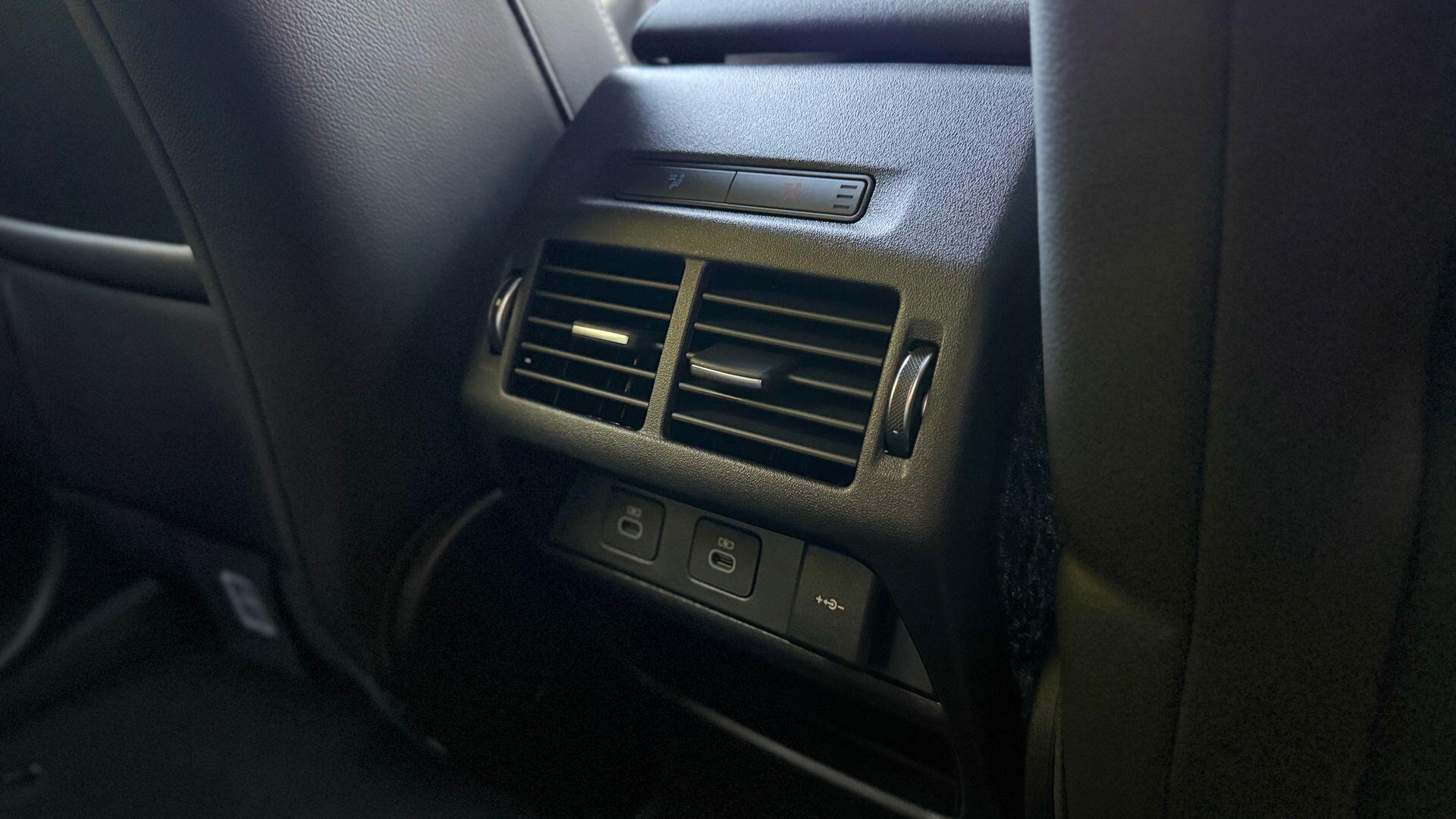 Land Rover Discovery Sport view 27