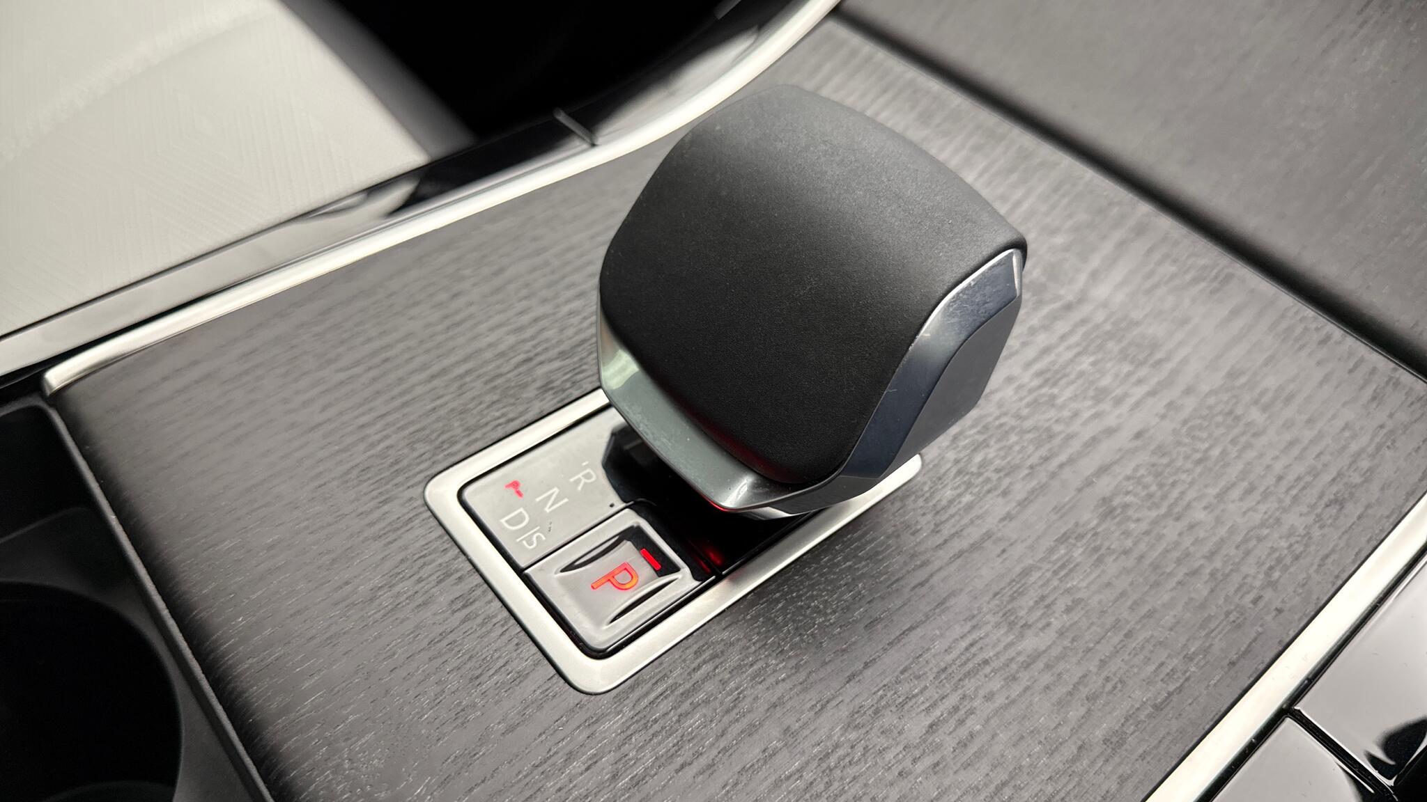 Land Rover Range Rover Velar view 13