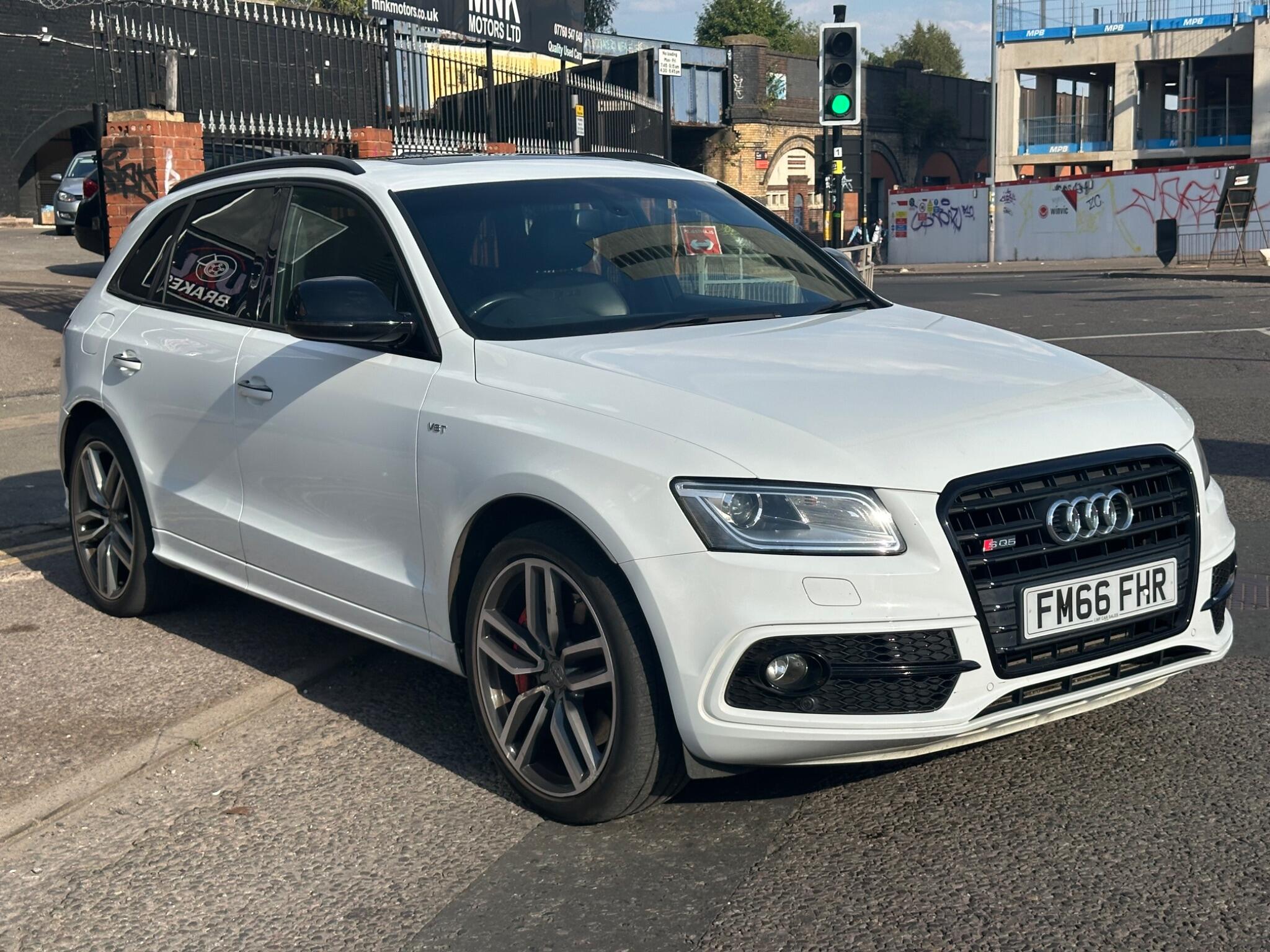 Audi SQ5 view 41