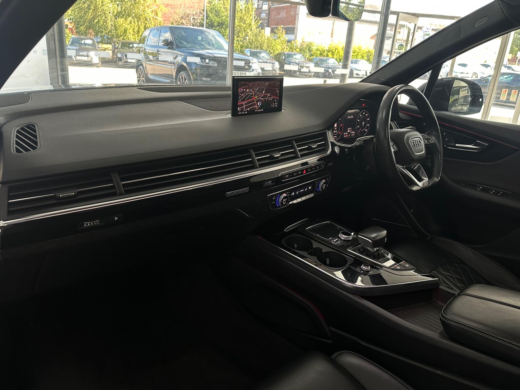 Audi Q7 view 40