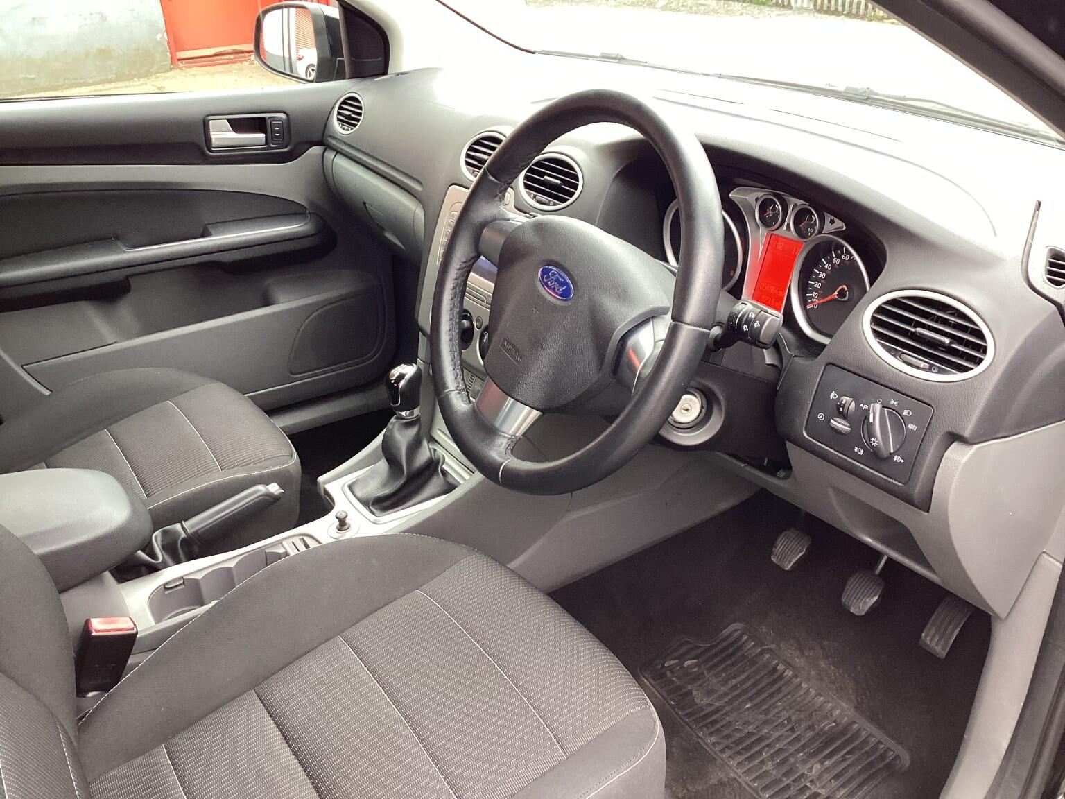 Ford Focus view 14