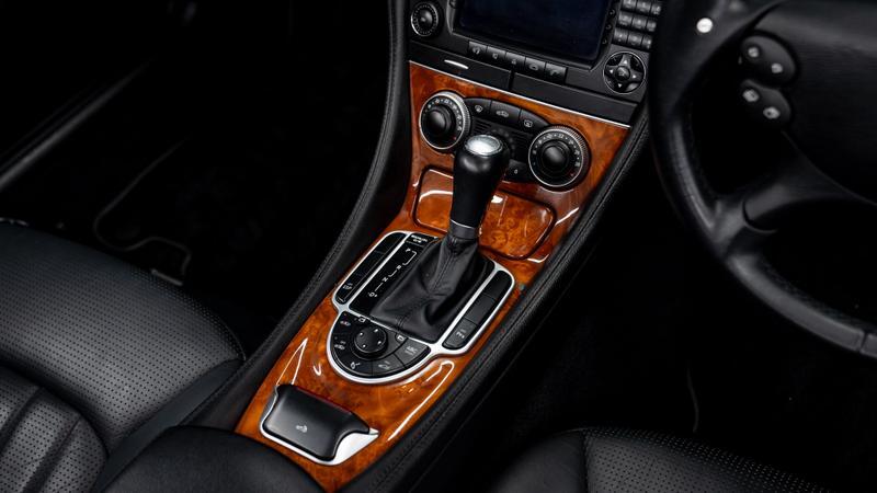 Mercedes-Benz SL view 27