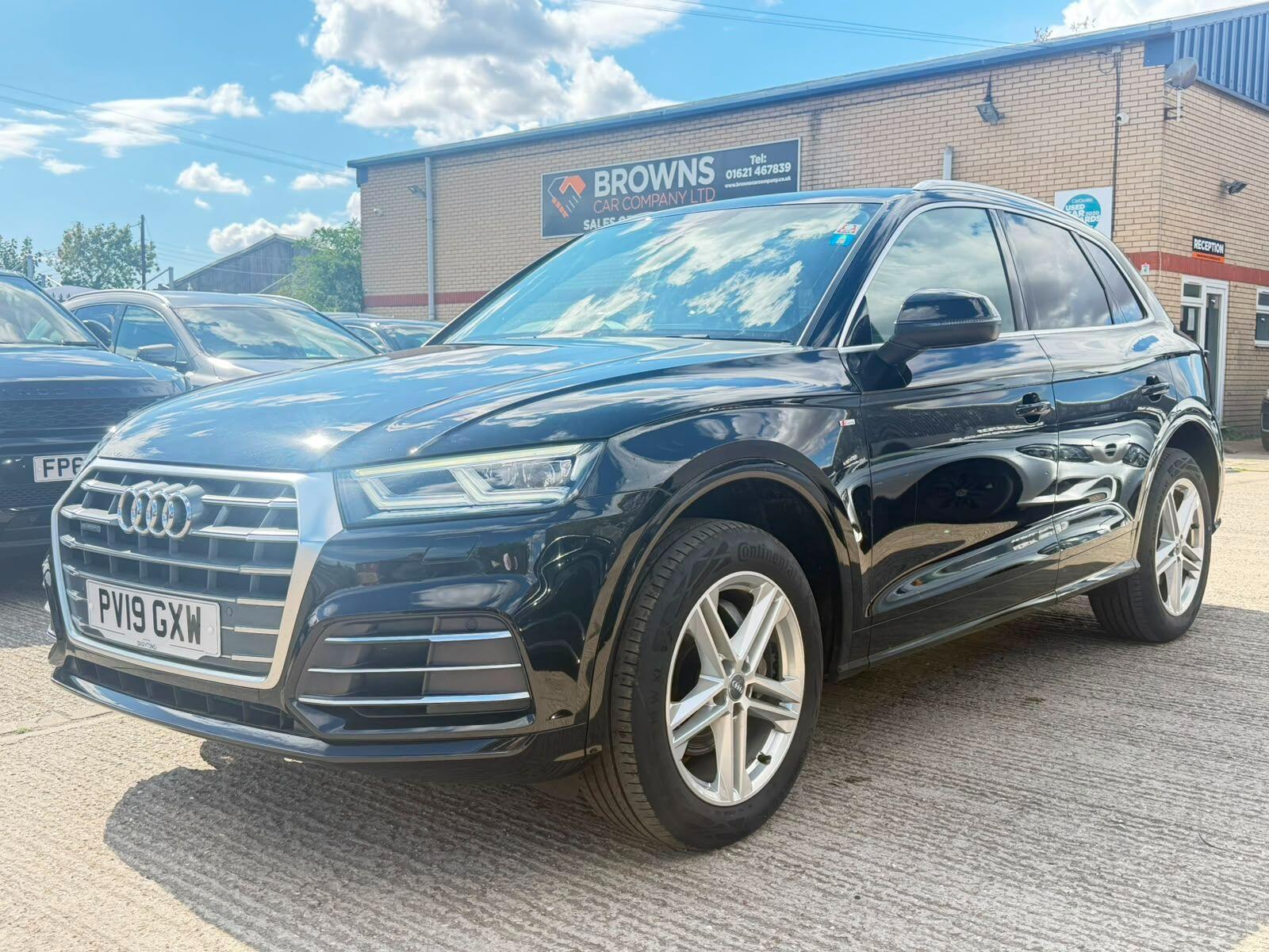 Audi Q5 view 3