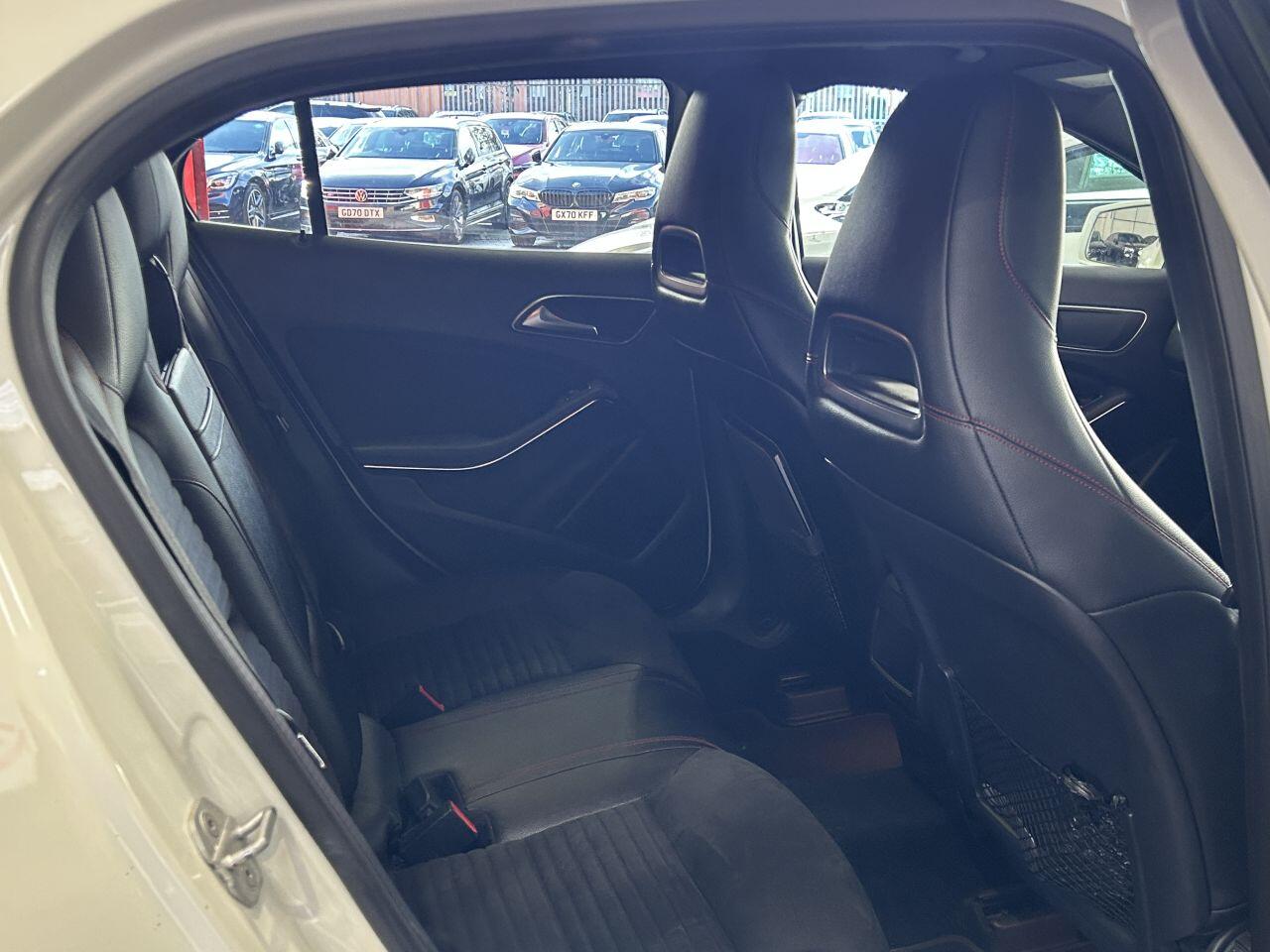 Mercedes-Benz Gla view 59